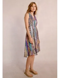 Vestido corto con escote halter asimétrico con estampado
