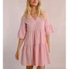 Vestido corto con estampado y volantes