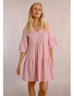Vestido corto con estampado y volantes
