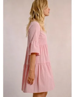 Vestido corto con estampado y volantes