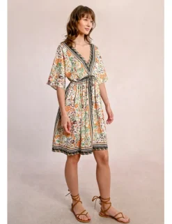 Vestido corto con estampado y lazada