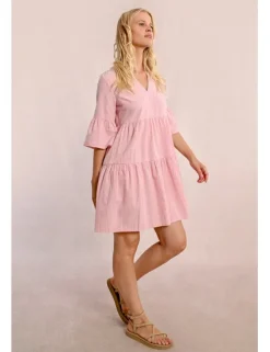 Vestido corto con estampado y volantes