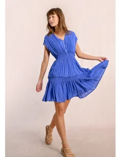 Vestido corto con volantes y estampado