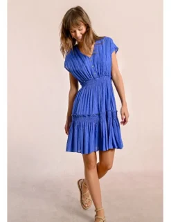 Vestido corto con volantes y estampado