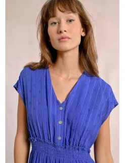 Vestido corto con volantes y estampado