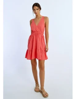Vestido corto cruzado sin manga con volantes