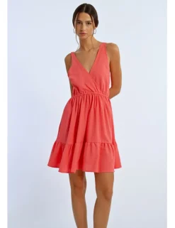 Vestido corto cruzado sin manga con volantes