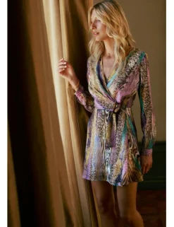 Vestido corto de manga larga con estampado y lazada