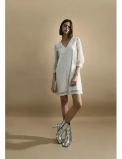 Vestido corto de manga larga en tejido bordado