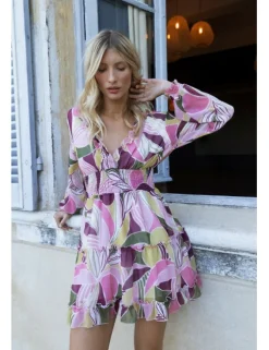 Vestido corto de manga larga con estampado y volantes