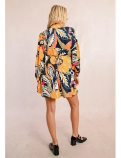 Vestido corto de manga larga con estampado
