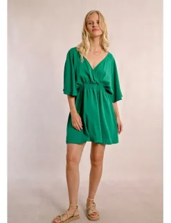Vestido corto de manga mariposa