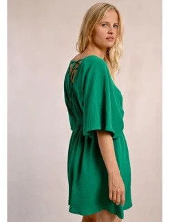 Vestido corto de manga mariposa