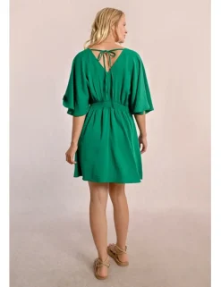 Vestido corto de manga mariposa