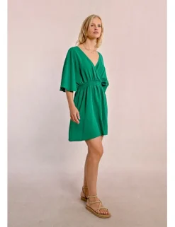 Vestido corto de manga mariposa
