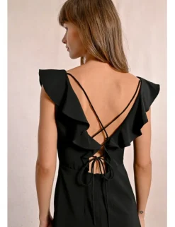 Vestido corto de manga mariposa con aberturas