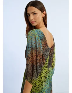 Vestido corto de media manga con estampado animal