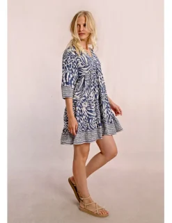 Vestido corto de media manga con estampado
