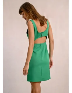 Vestido corto de tirantes con abertura