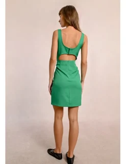 Vestido corto de tirantes con abertura