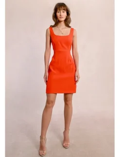 Vestido corto de tirantes con abertura