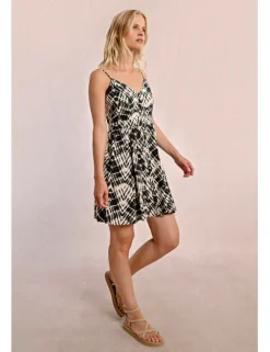 Vestido corto de tirantes con estampado