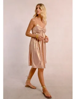 Vestido corto de tirantes en tejido brillante