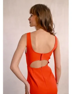 Vestido corto de tirantes con abertura