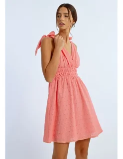 Vestido corto sin manga con lazada
