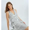 Vestido corto sin manga con volantes