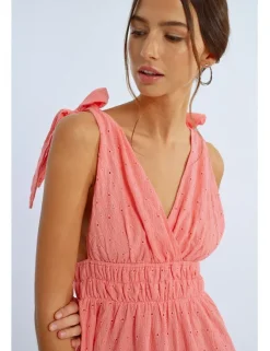 Vestido corto sin manga con lazada