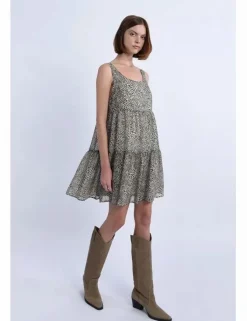 Vestido corto sin manga con estampado y volantes