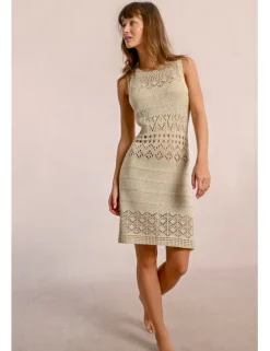 Vestido corto sin manga en punto calado