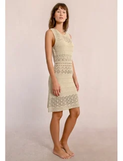 Vestido corto sin manga en punto calado