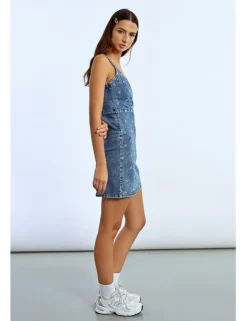 Vestido corto vaquero de tirantes