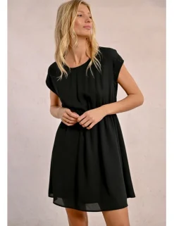 Vestido de manga corta con pliegues