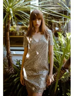 Vestido de manga corta con estampado y lentejuelas