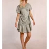 Vestido de manga corta con lazada y volantes