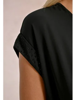 Vestido de manga corta con pliegues