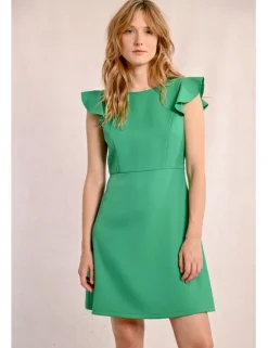 Vestido de manga corta con volantes