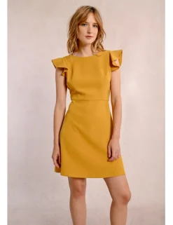 Vestido de manga corta con volantes