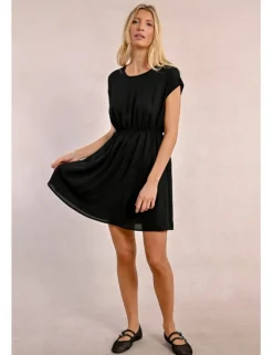Vestido de manga corta con pliegues