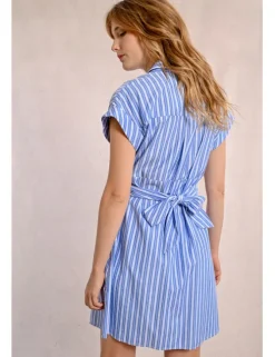 Vestido de manga corta con lazada y estampado