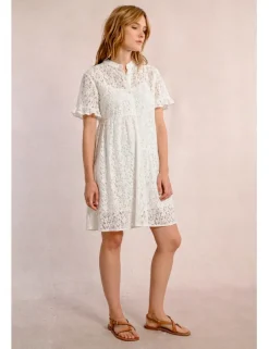 Vestido de manga corta detalle flores