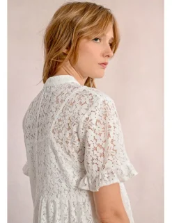 Vestido de manga corta detalle flores