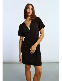 Vestido de manga corta drapeado
