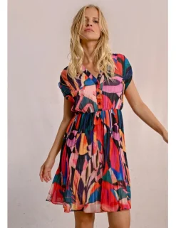 Vestido de manga corta plisado