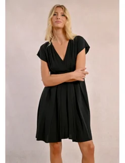 Vestido de manga corta plisado
