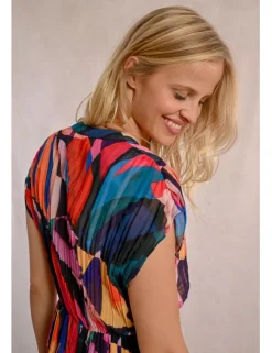 Vestido de manga corta plisado