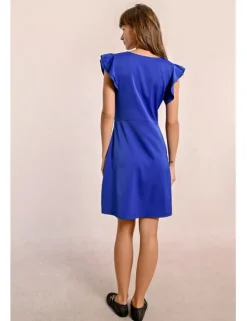 Vestido de manga corta y volantes